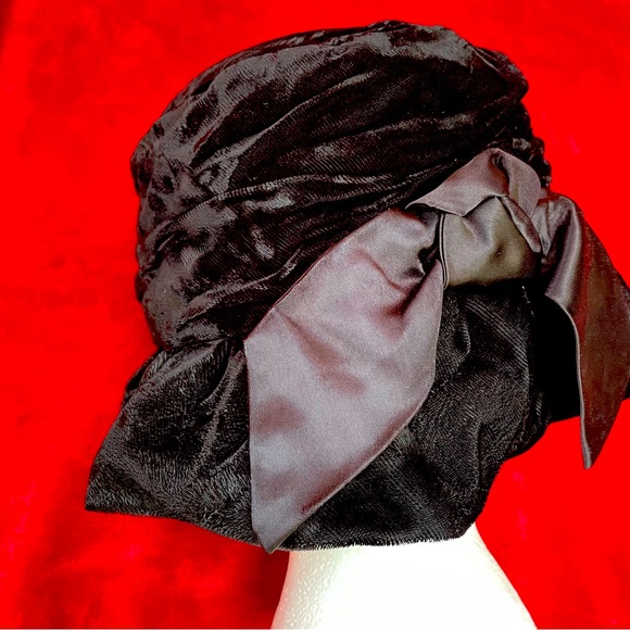 Vintage 1950’s Velvet hat - Picture 2 of 4